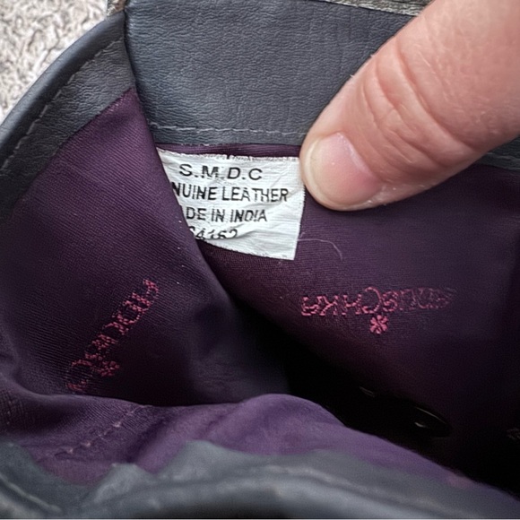 Anushka womans leather tri fold wallet Cardinal design - Picture 6 of 6